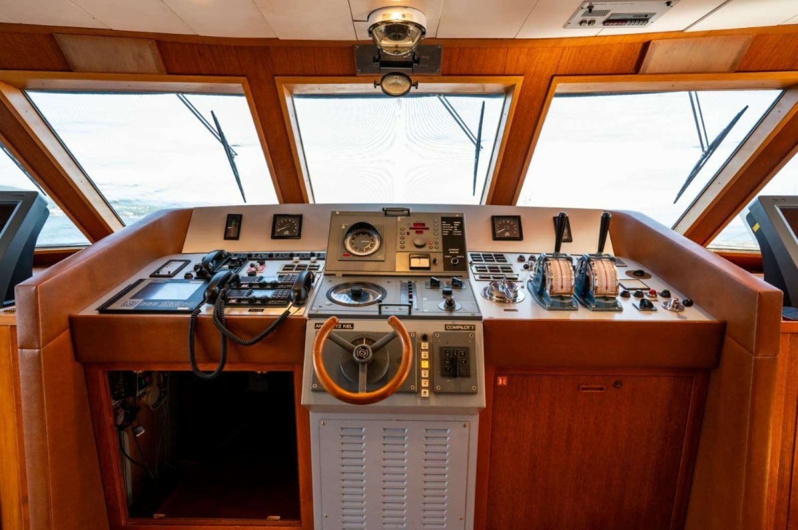 1979 Feadship  - Photo 31