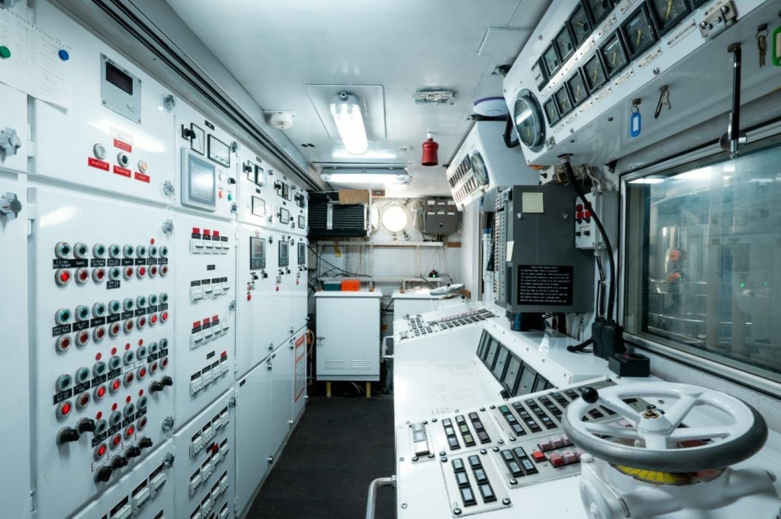 1979 Feadship  - Photo 39