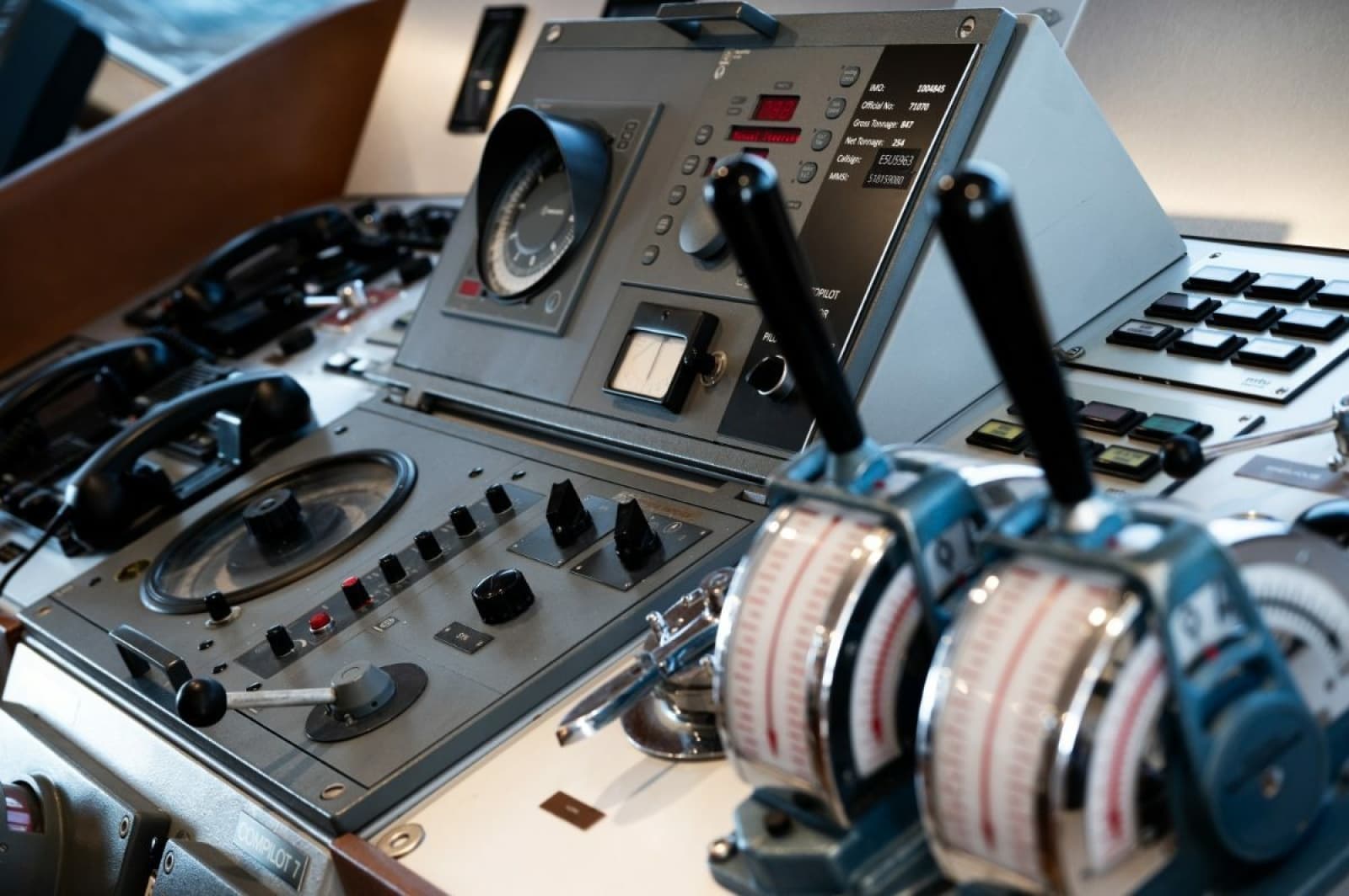 1979 Feadship  - Photo 38