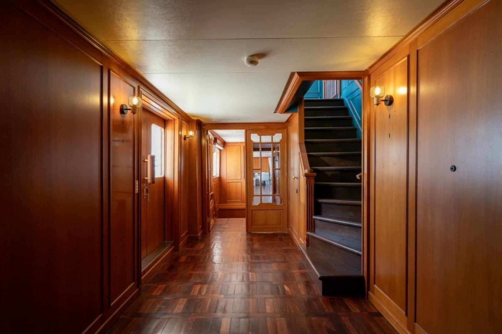 1979 Feadship  - Photo 19
