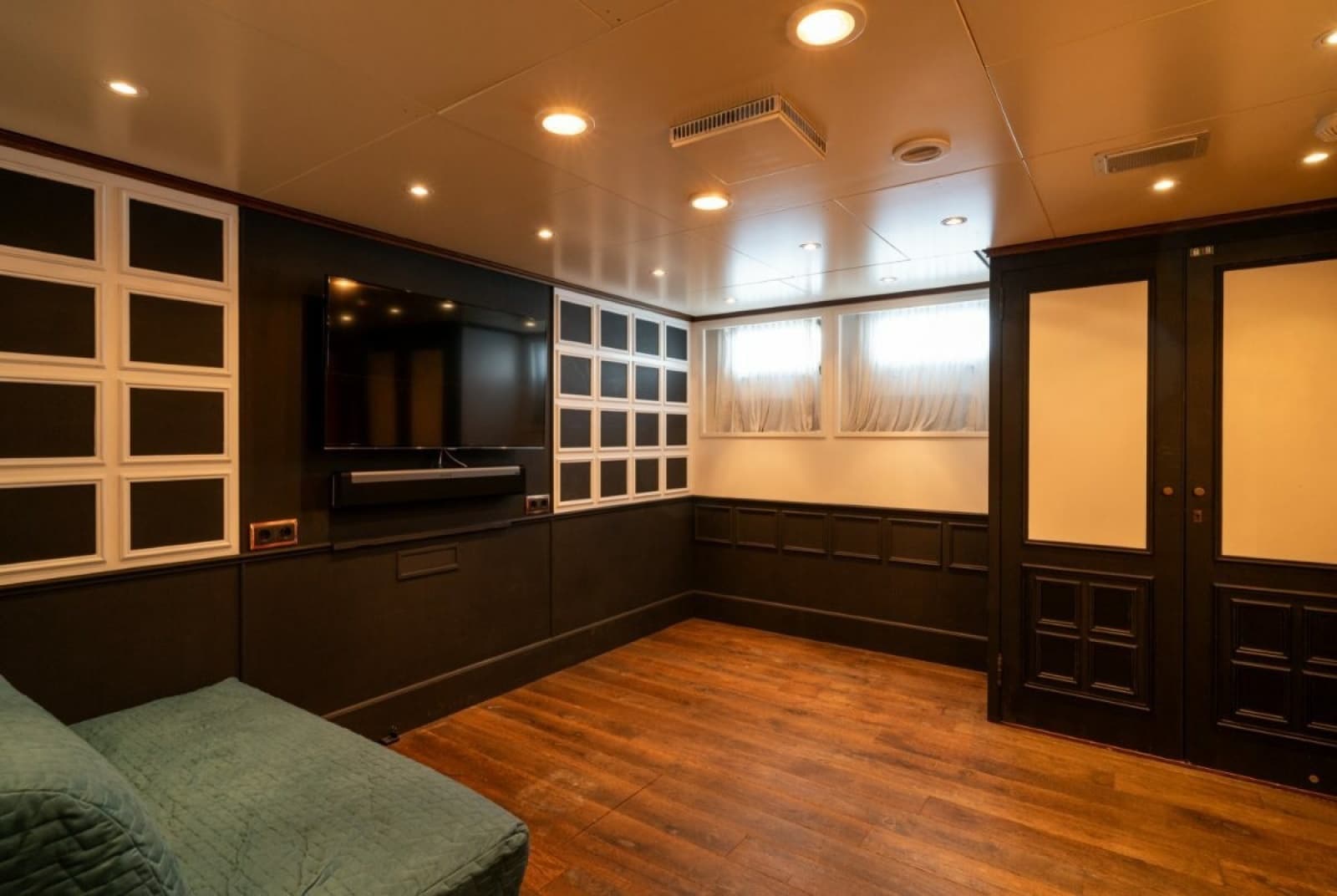 1979 Feadship  - Photo 5