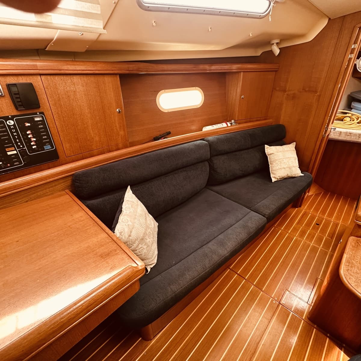 2002 Hunter 356 - Photo 20