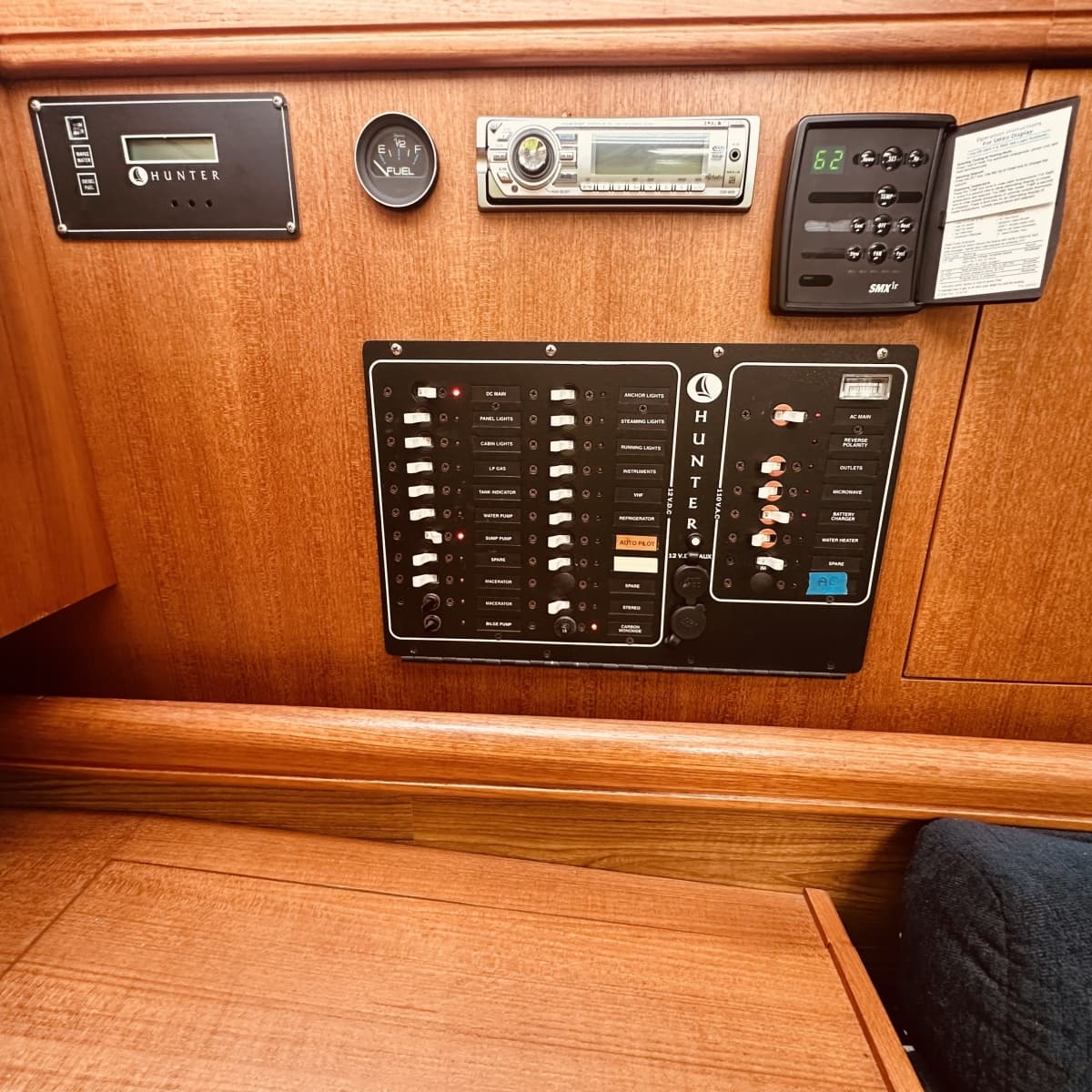 2002 Hunter 356 - Photo 22