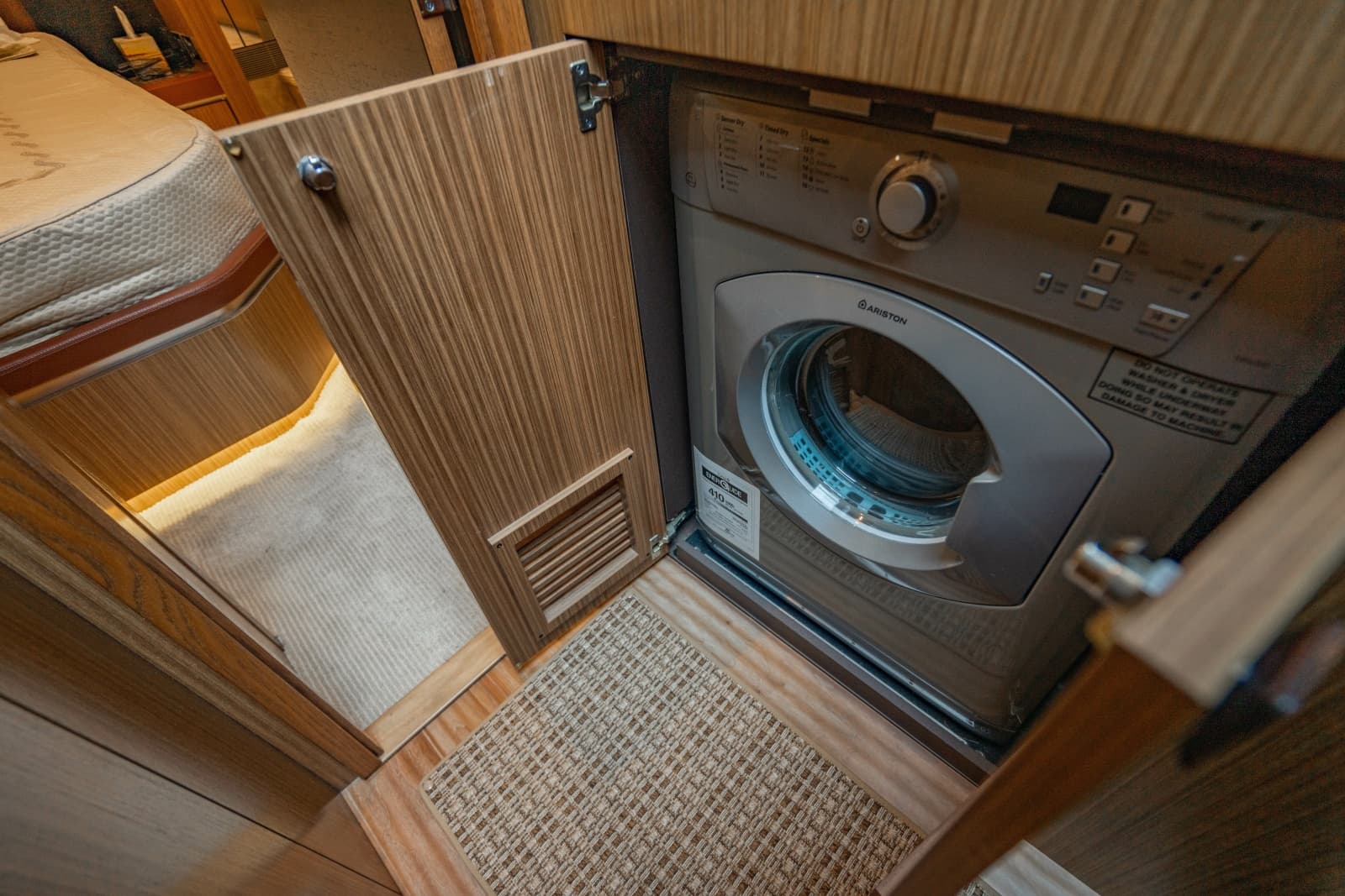 2017 Sea Ray L65 - Photo 43