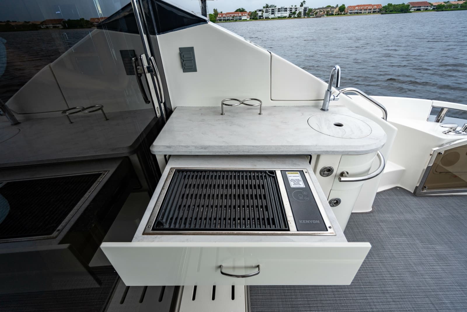 2017 Sea Ray L65 - Photo 56