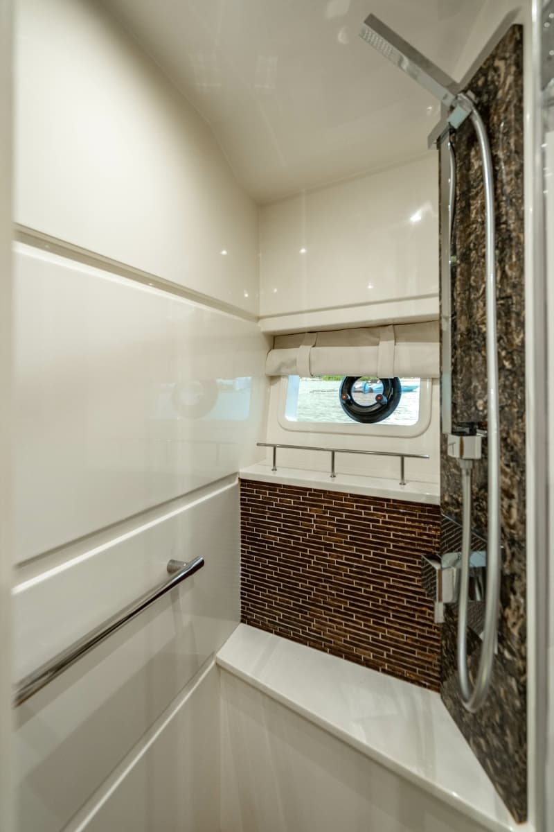 2017 Sea Ray L65 - Photo 37