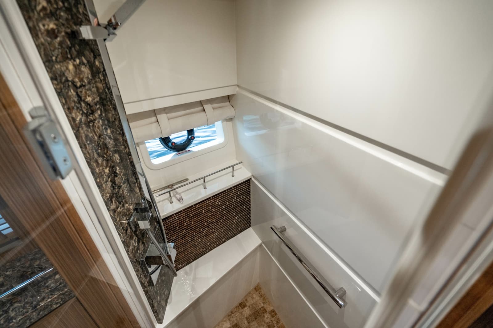2017 Sea Ray L65 - Photo 42