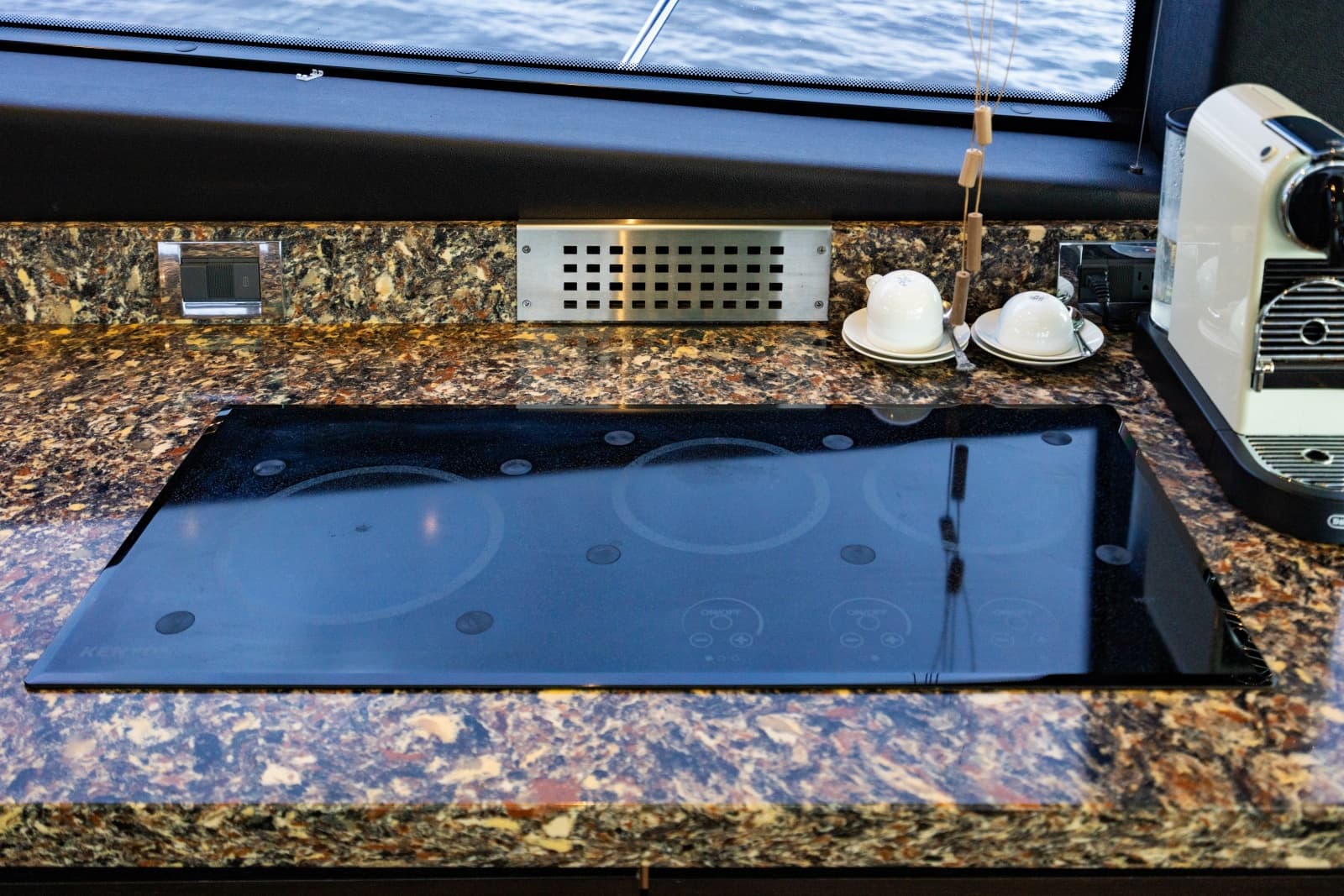 2017 Sea Ray L65 - Photo 82