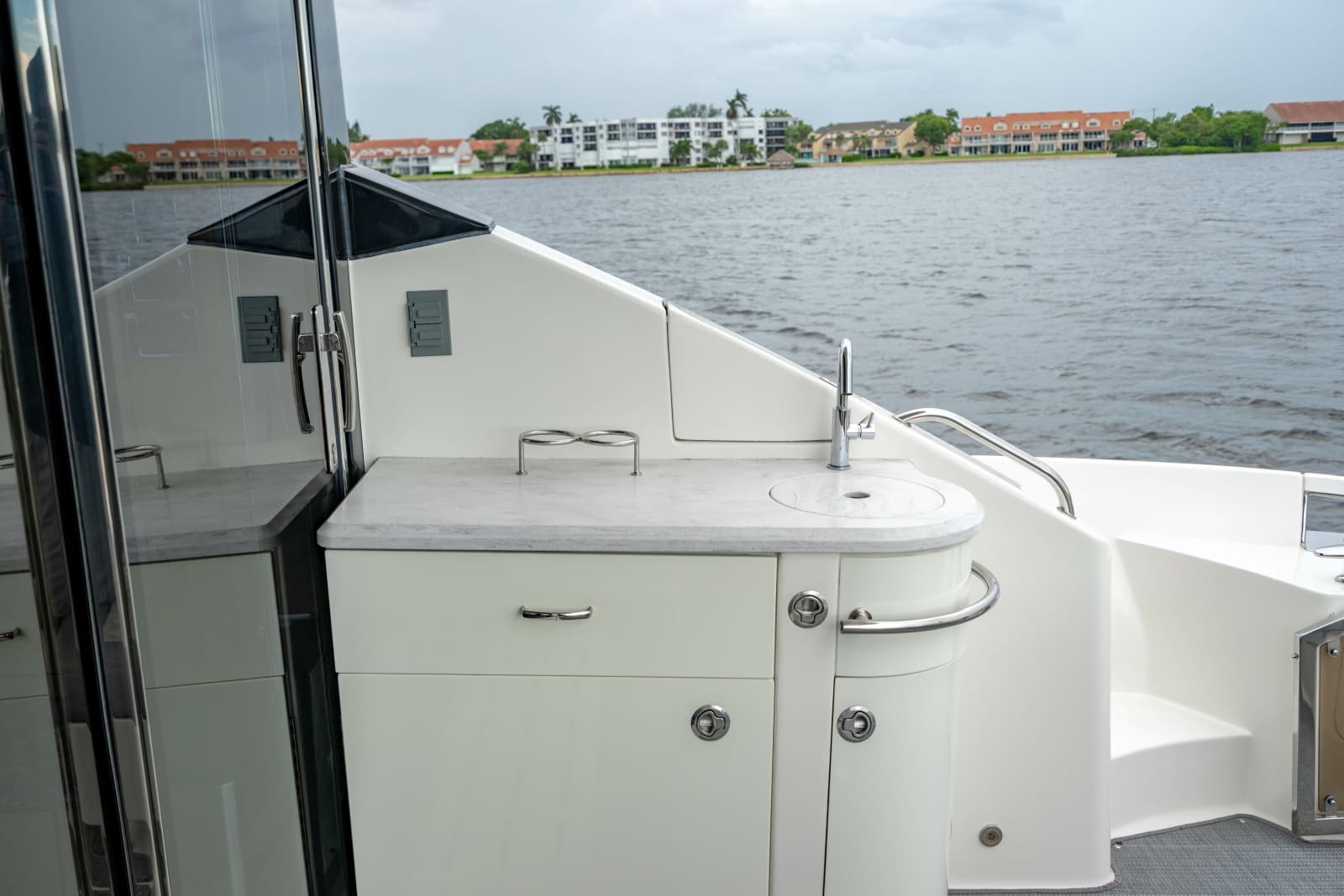 2017 Sea Ray L65 - Photo 54
