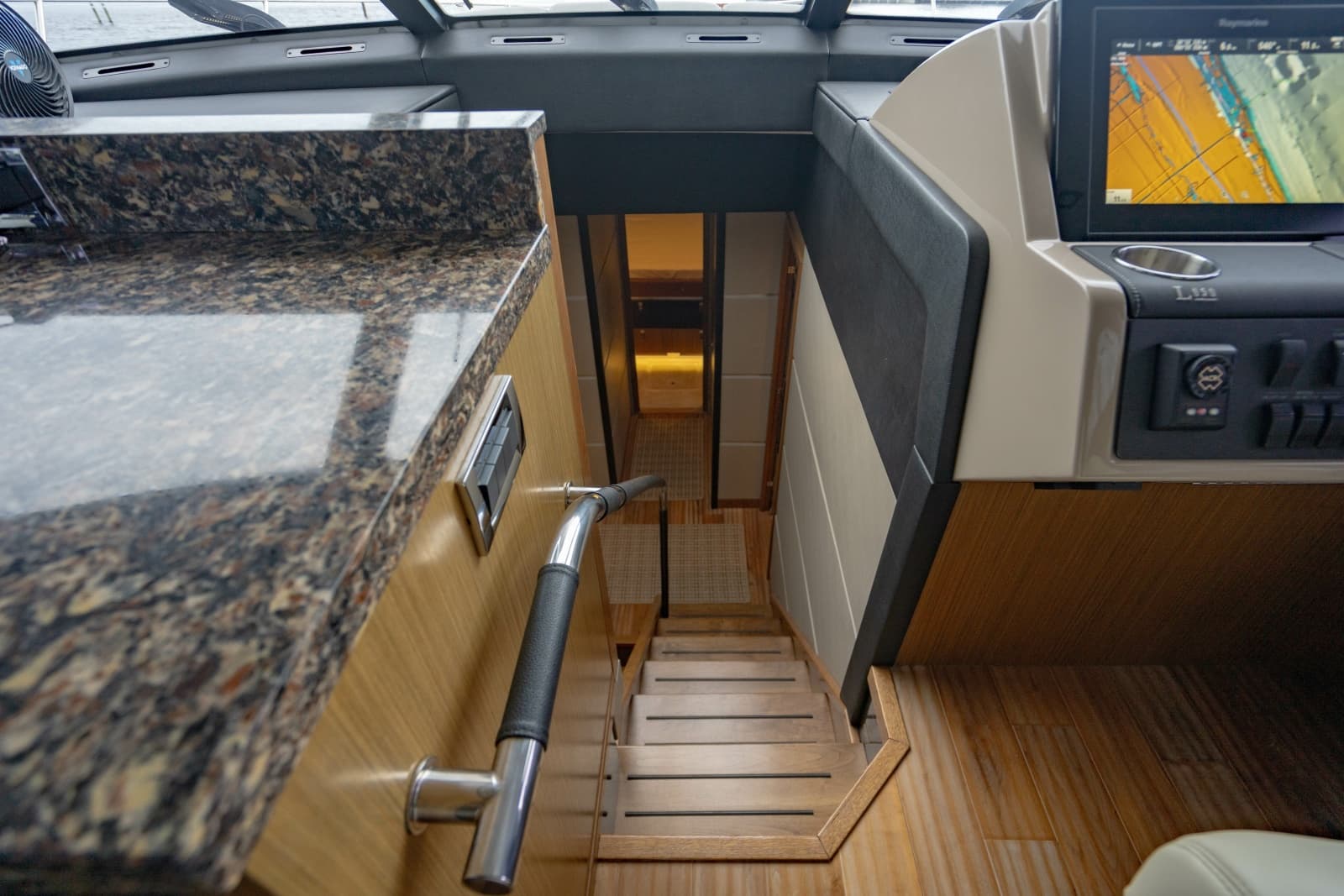 2017 Sea Ray L65 - Photo 25