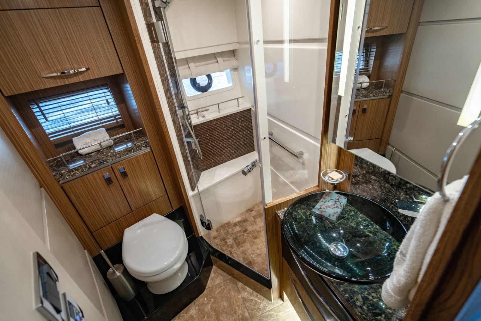 2017 Sea Ray L65 - Photo 39