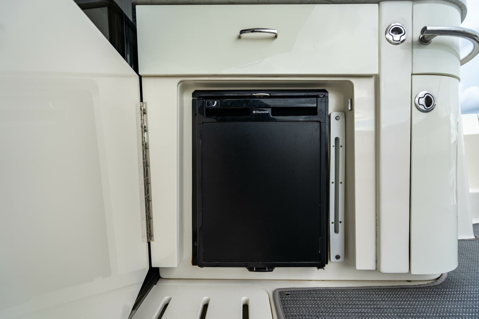 2017 Sea Ray L65 - Photo 55