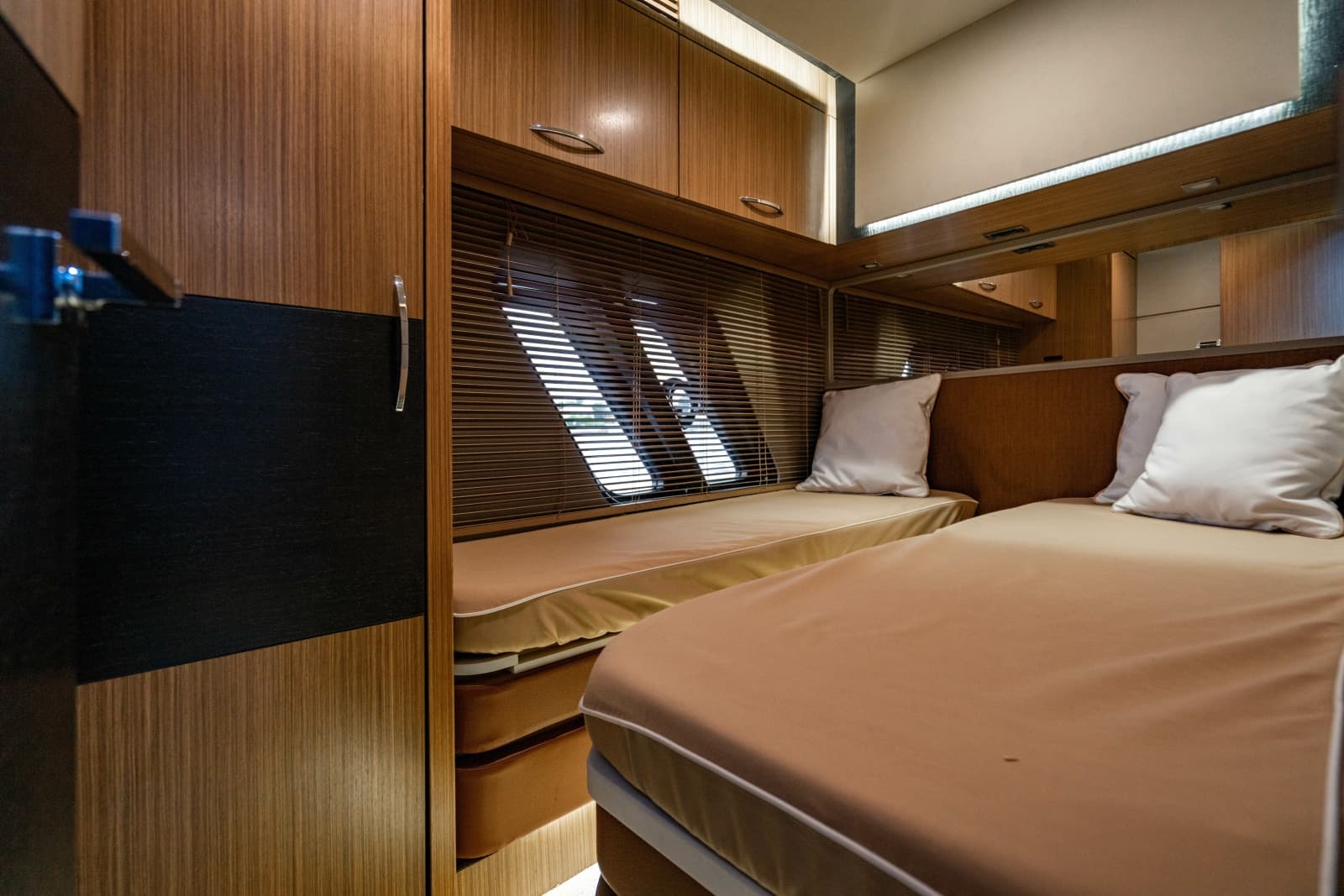 2017 Sea Ray L65 - Photo 28