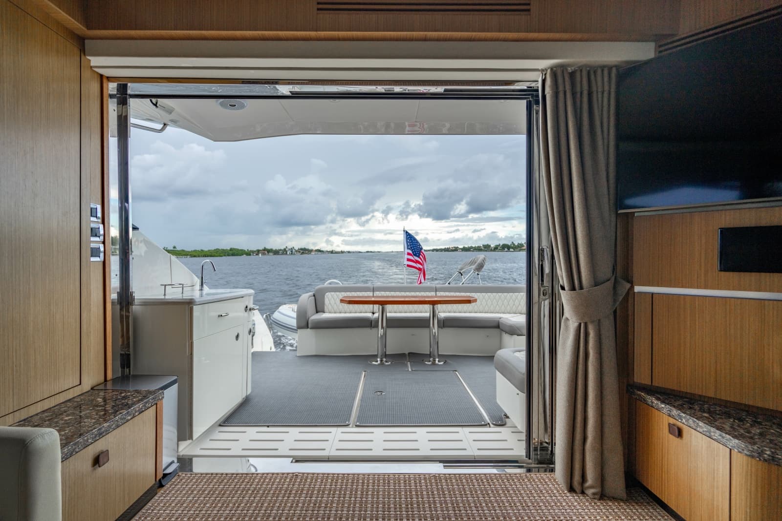 2017 Sea Ray L65 - Photo 46