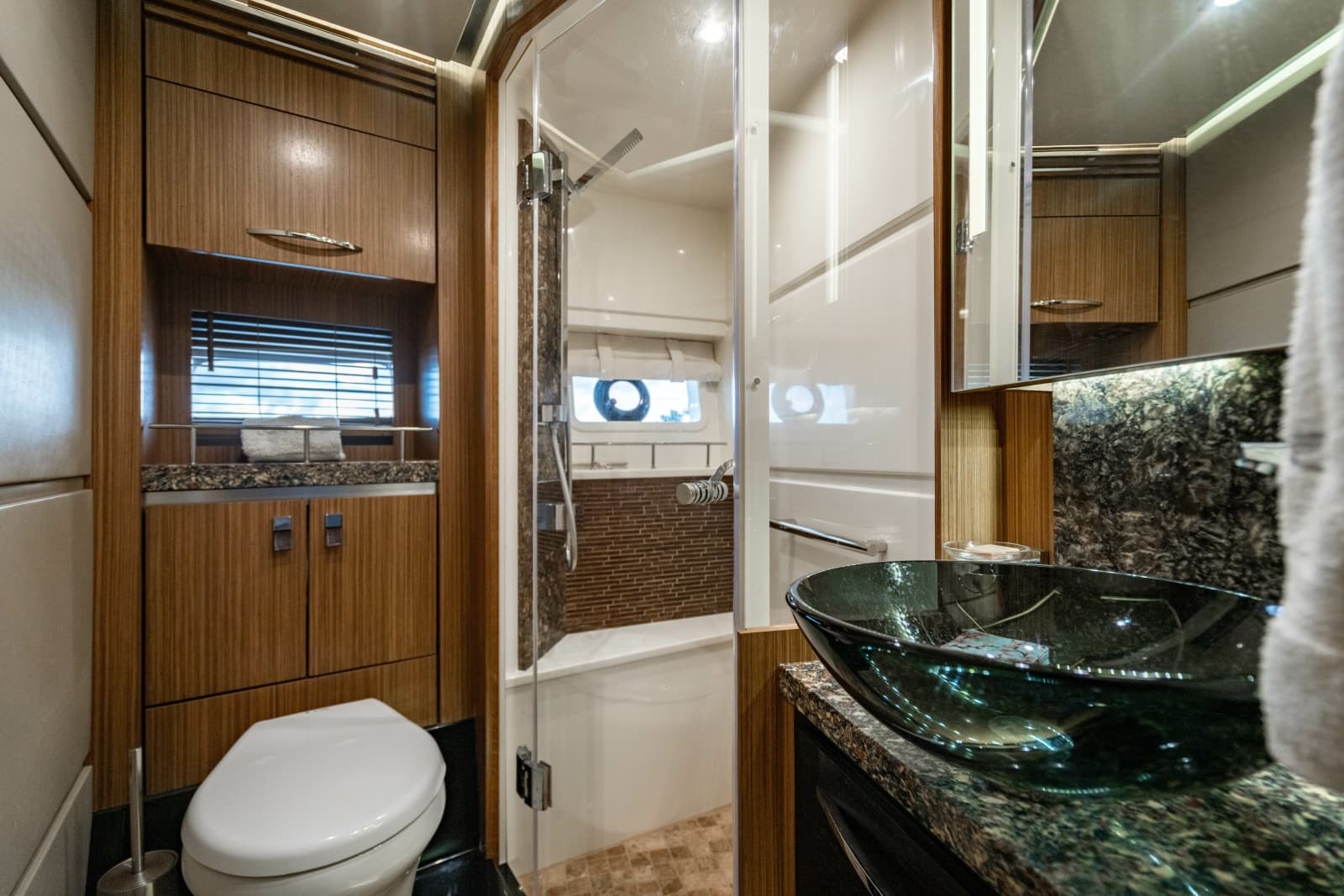 2017 Sea Ray L65 - Photo 40