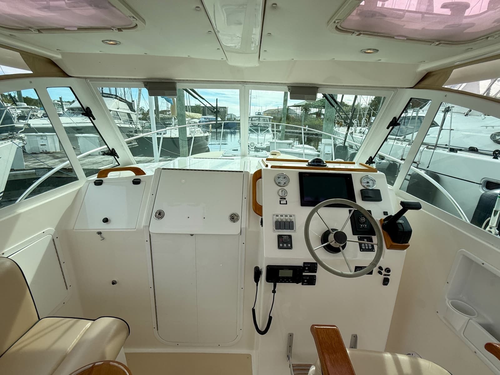 2004 Hunt Yachts SurfHunter 29 - Photo 9