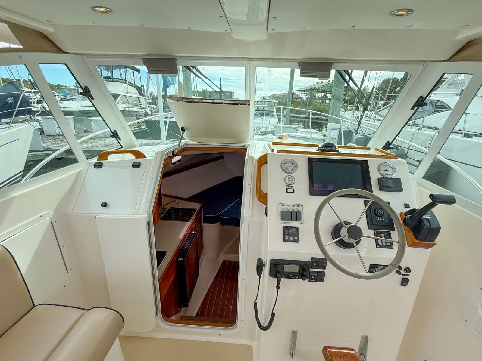 2004 Hunt Yachts SurfHunter 29 - Photo 10