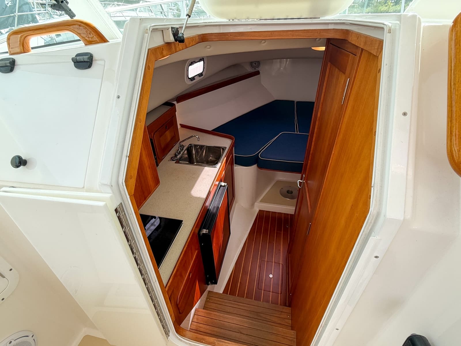 2004 Hunt Yachts SurfHunter 29 - Photo 15