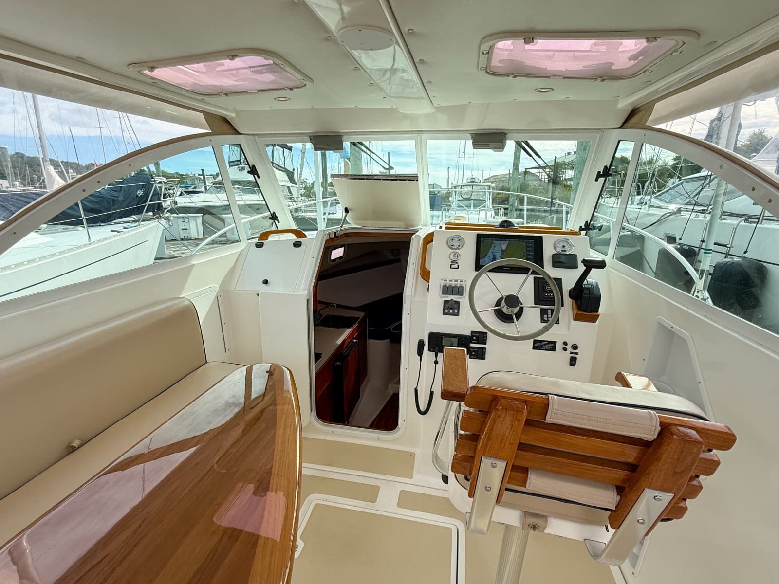 2004 Hunt Yachts SurfHunter 29 - Photo 8