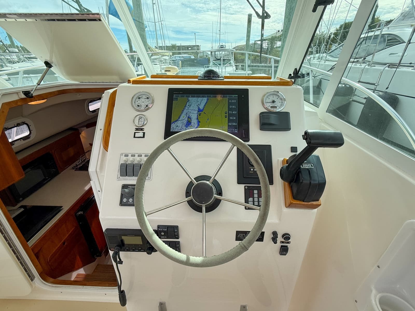 2004 Hunt Yachts SurfHunter 29 - Photo 13