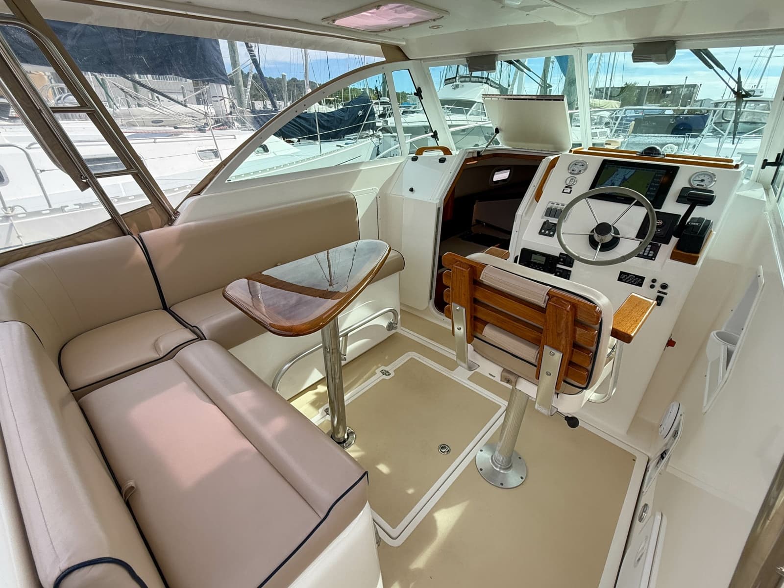 2004 Hunt Yachts SurfHunter 29 - Photo 6