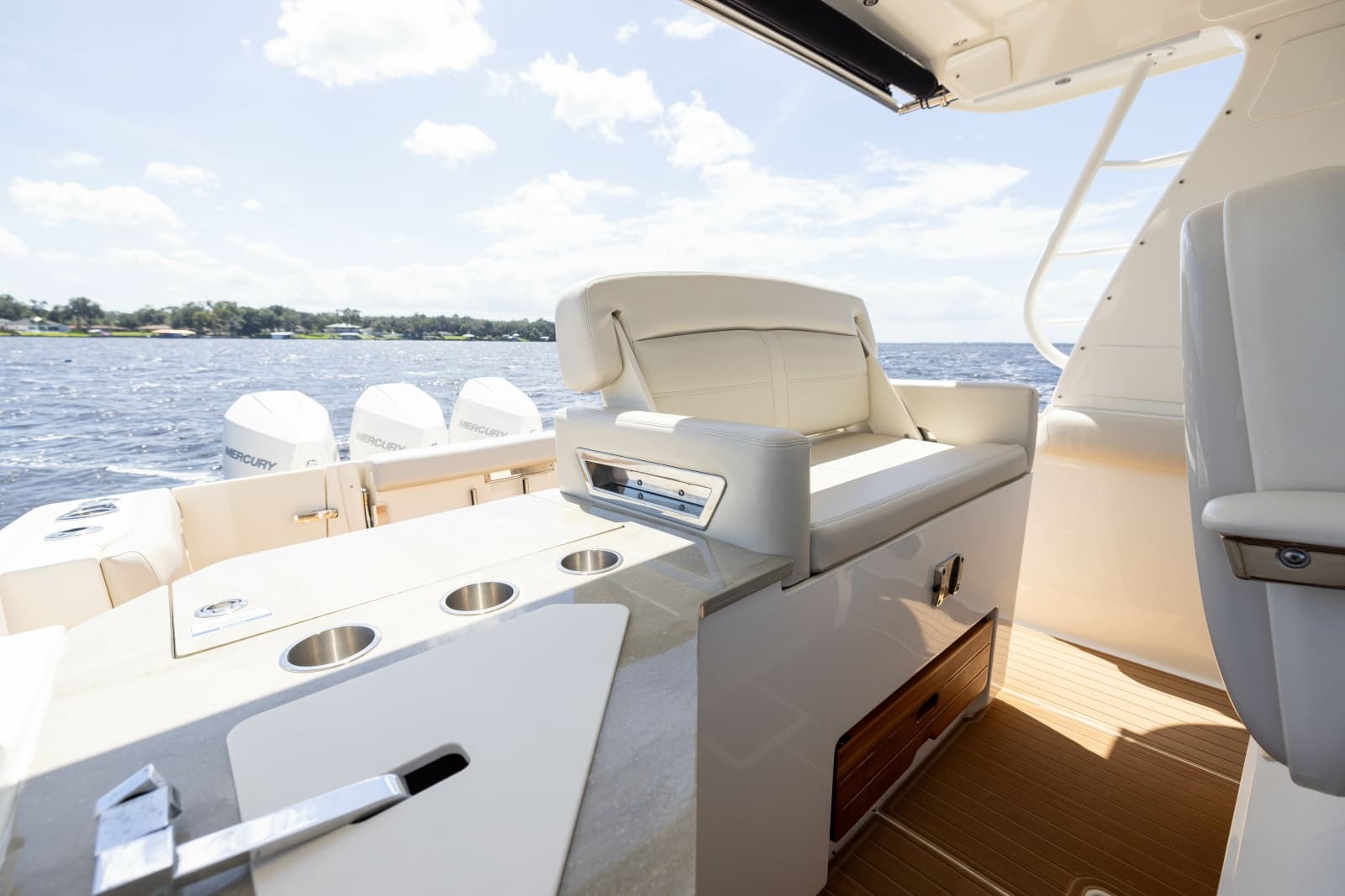 2021 Boston Whaler Realm - Photo 35