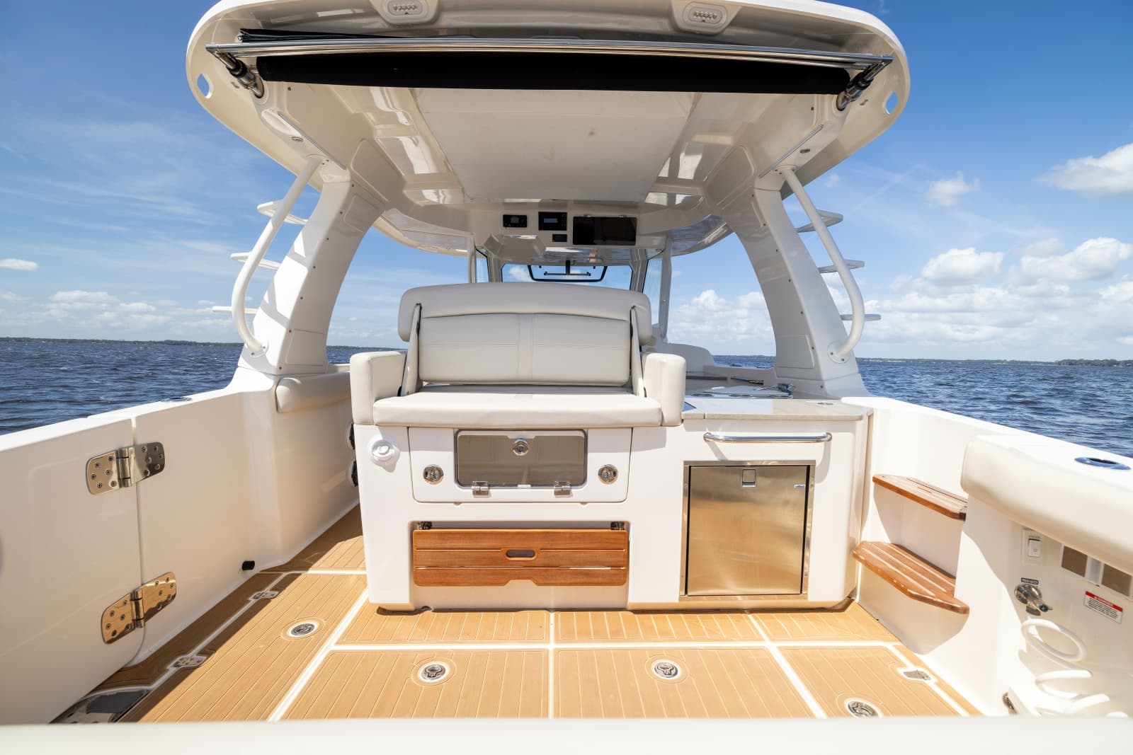 2021 Boston Whaler Realm - Photo 39