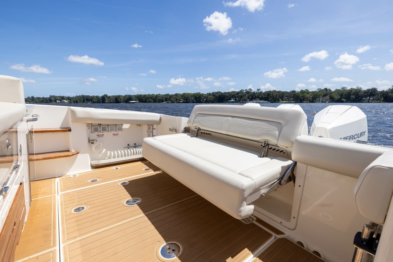 2021 Boston Whaler Realm - Photo 48