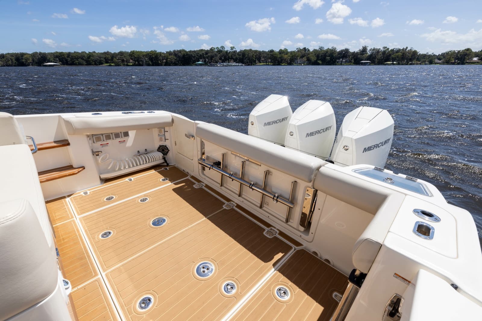 2021 Boston Whaler Realm - Photo 46