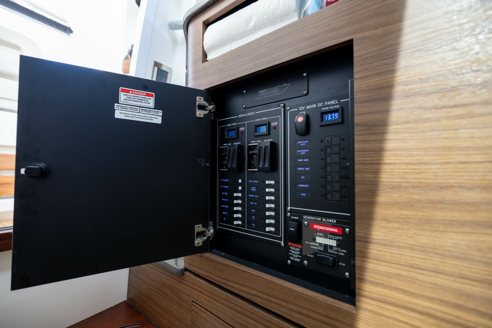 2021 Boston Whaler Realm - Photo 67