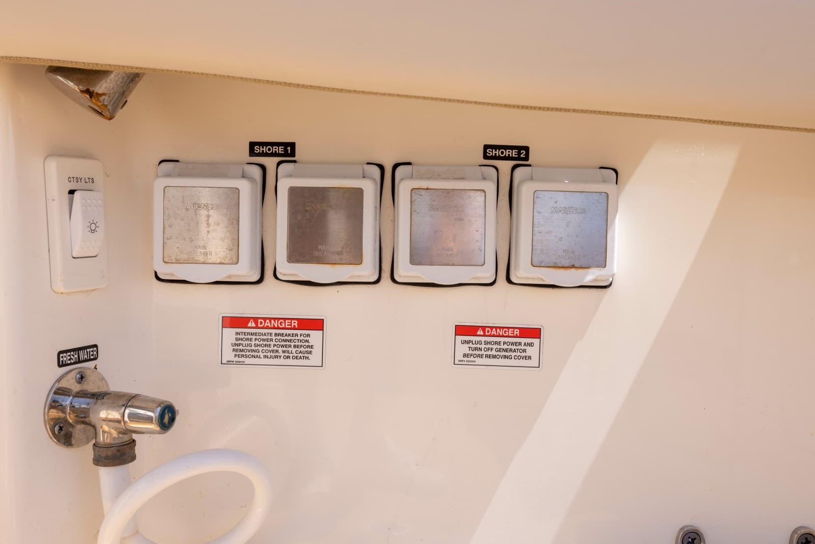 2021 Boston Whaler Realm - Photo 53