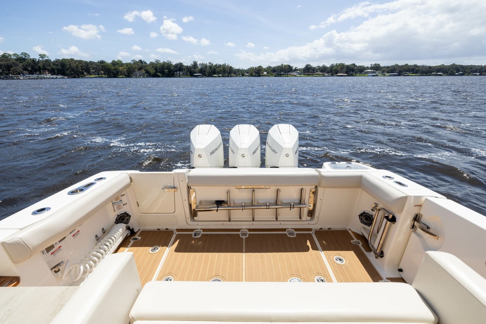 2021 Boston Whaler Realm - Photo 44