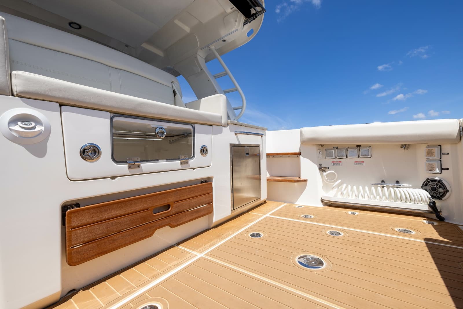 2021 Boston Whaler Realm - Photo 40