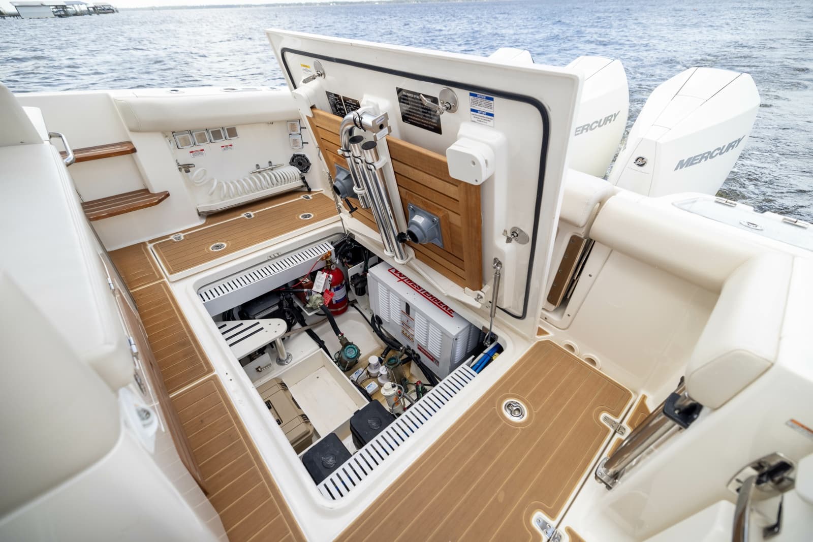 2021 Boston Whaler Realm - Photo 58