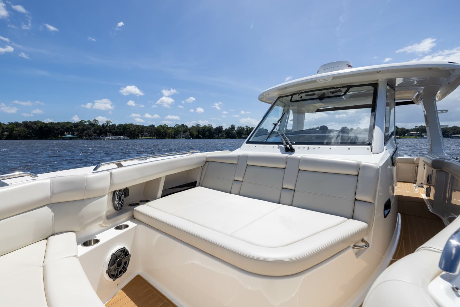 2021 Boston Whaler Realm - Photo 19