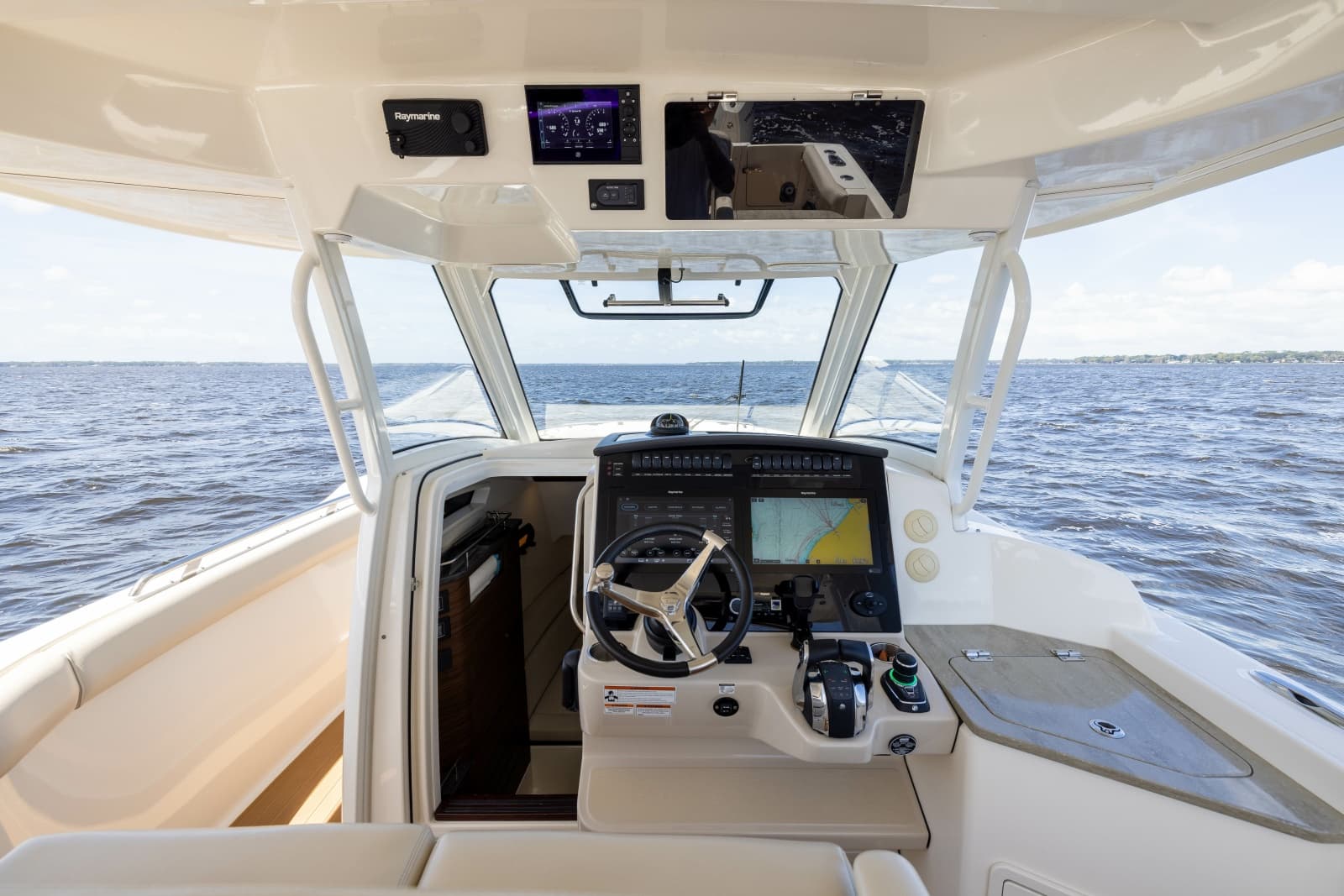 2021 Boston Whaler Realm - Photo 26