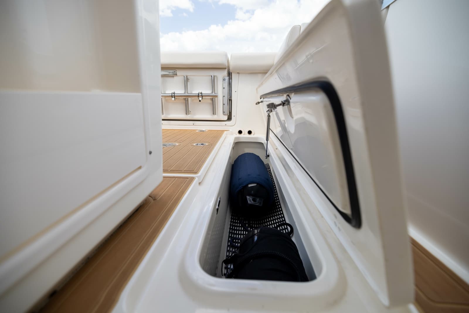 2021 Boston Whaler Realm - Photo 57