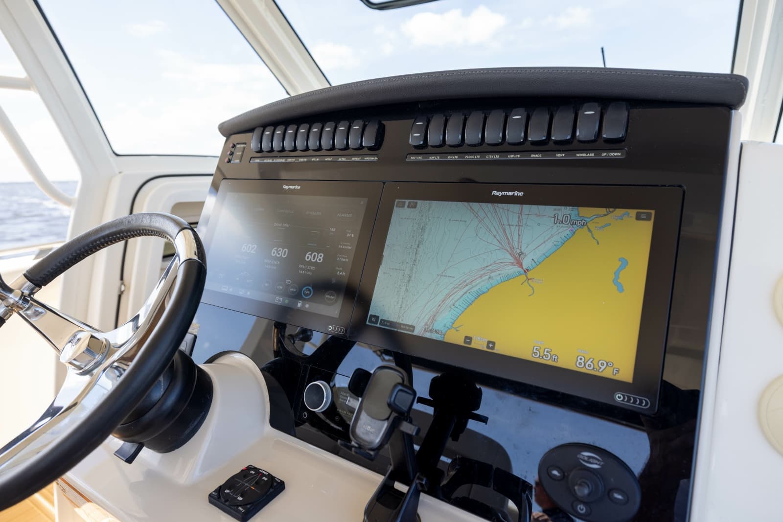 2021 Boston Whaler Realm - Photo 29