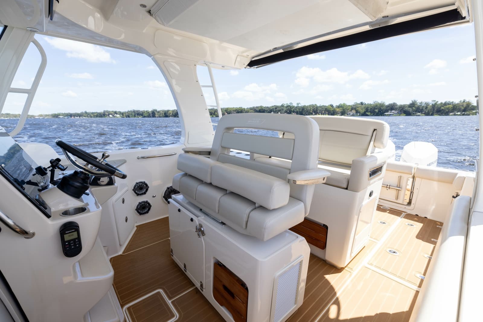 2021 Boston Whaler Realm - Photo 32