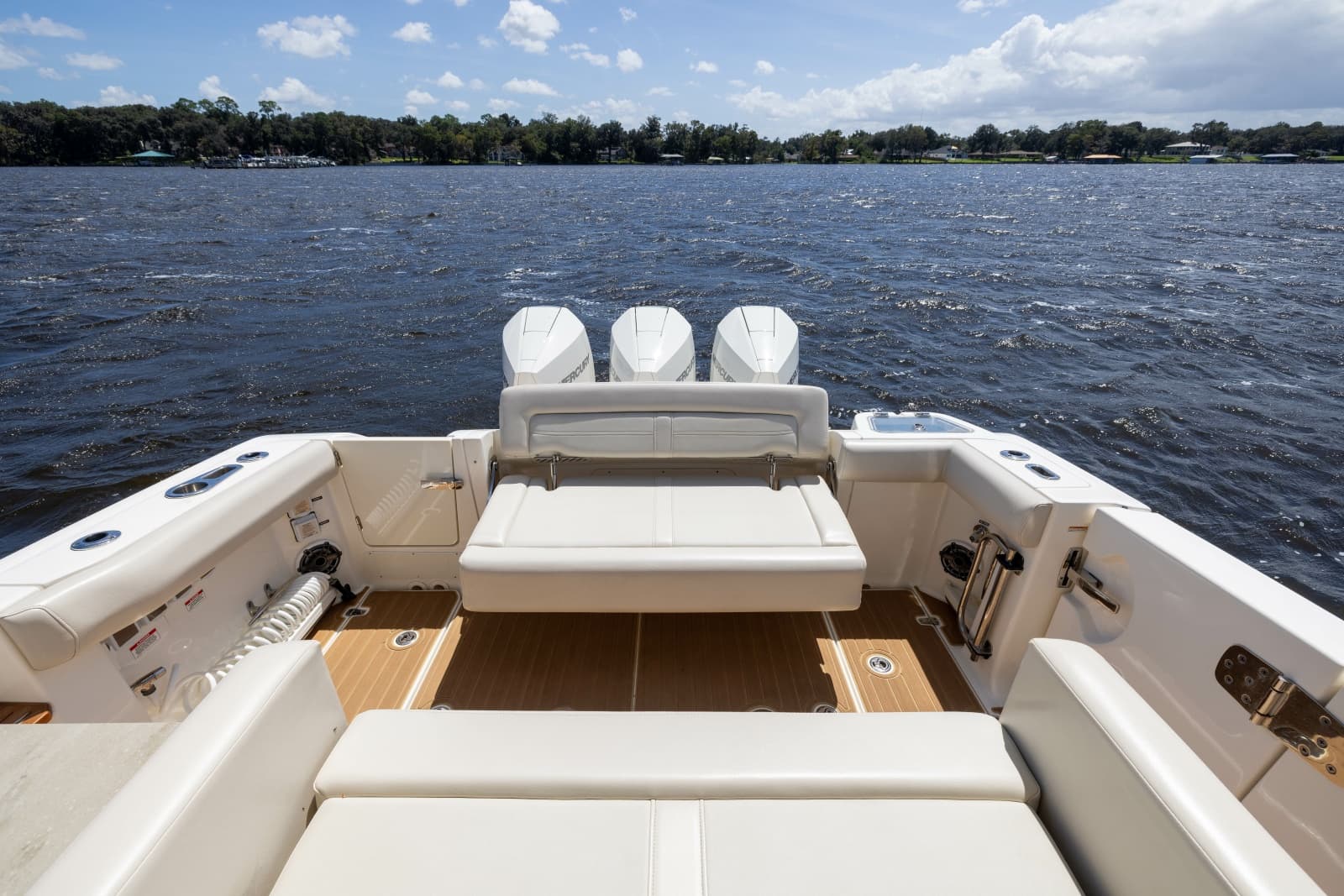 2021 Boston Whaler Realm - Photo 45