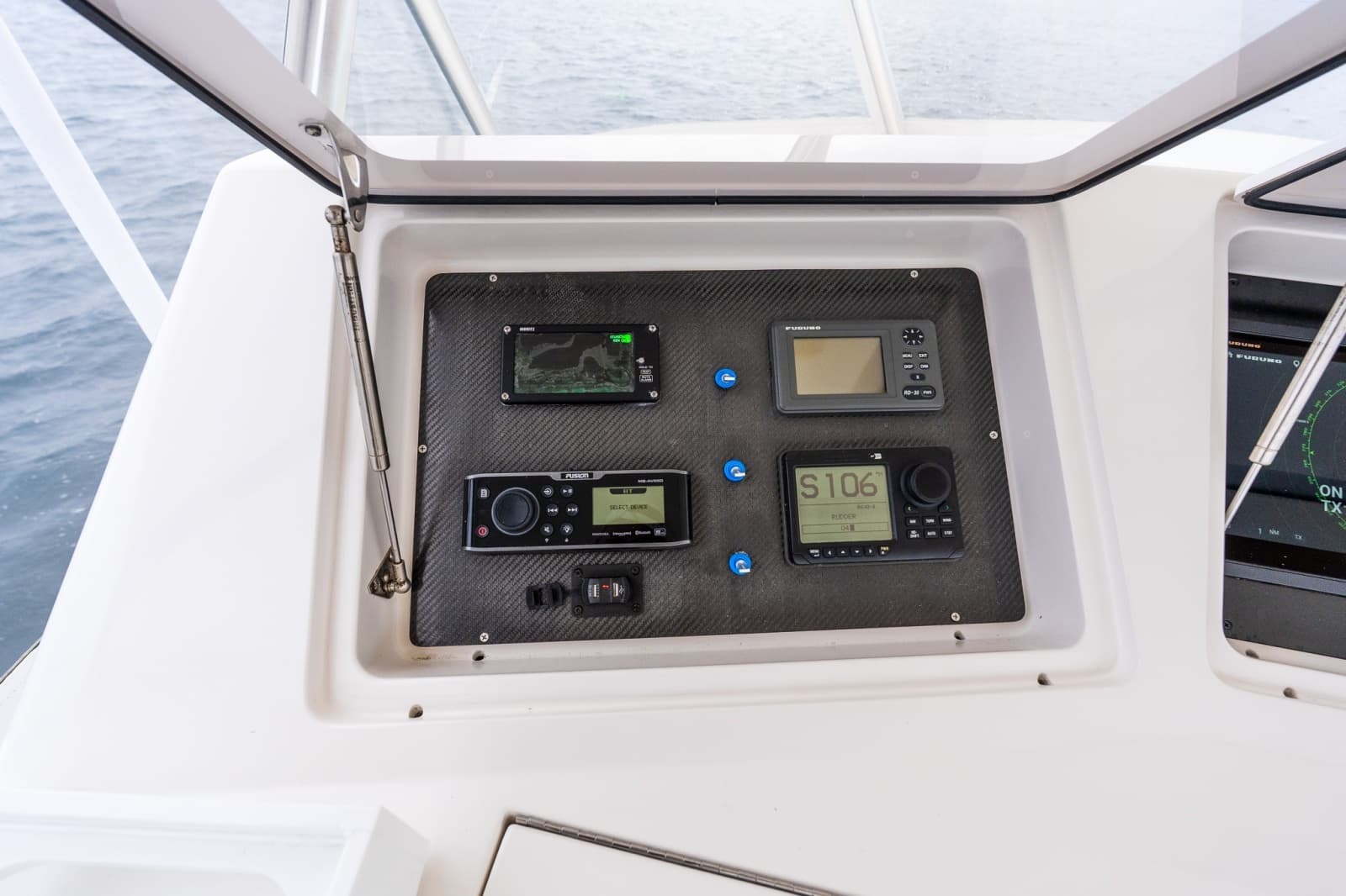 2007 Viking 48 Convertible - Photo 71