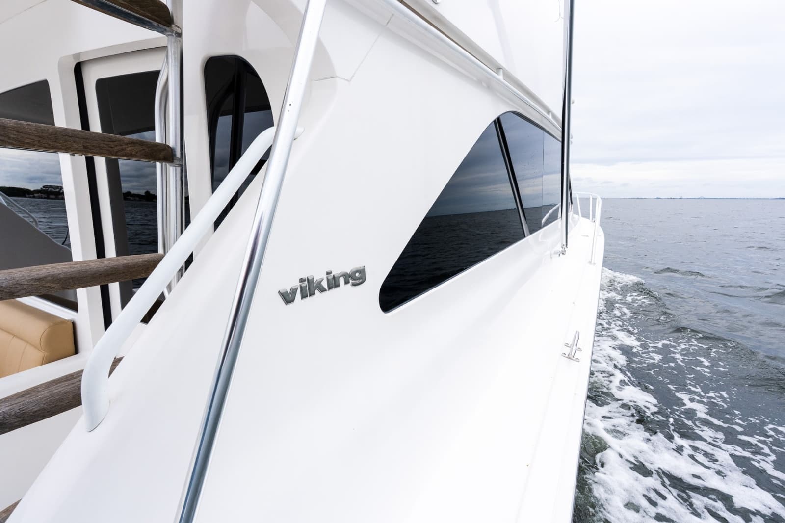 2007 Viking 48 Convertible - Photo 14