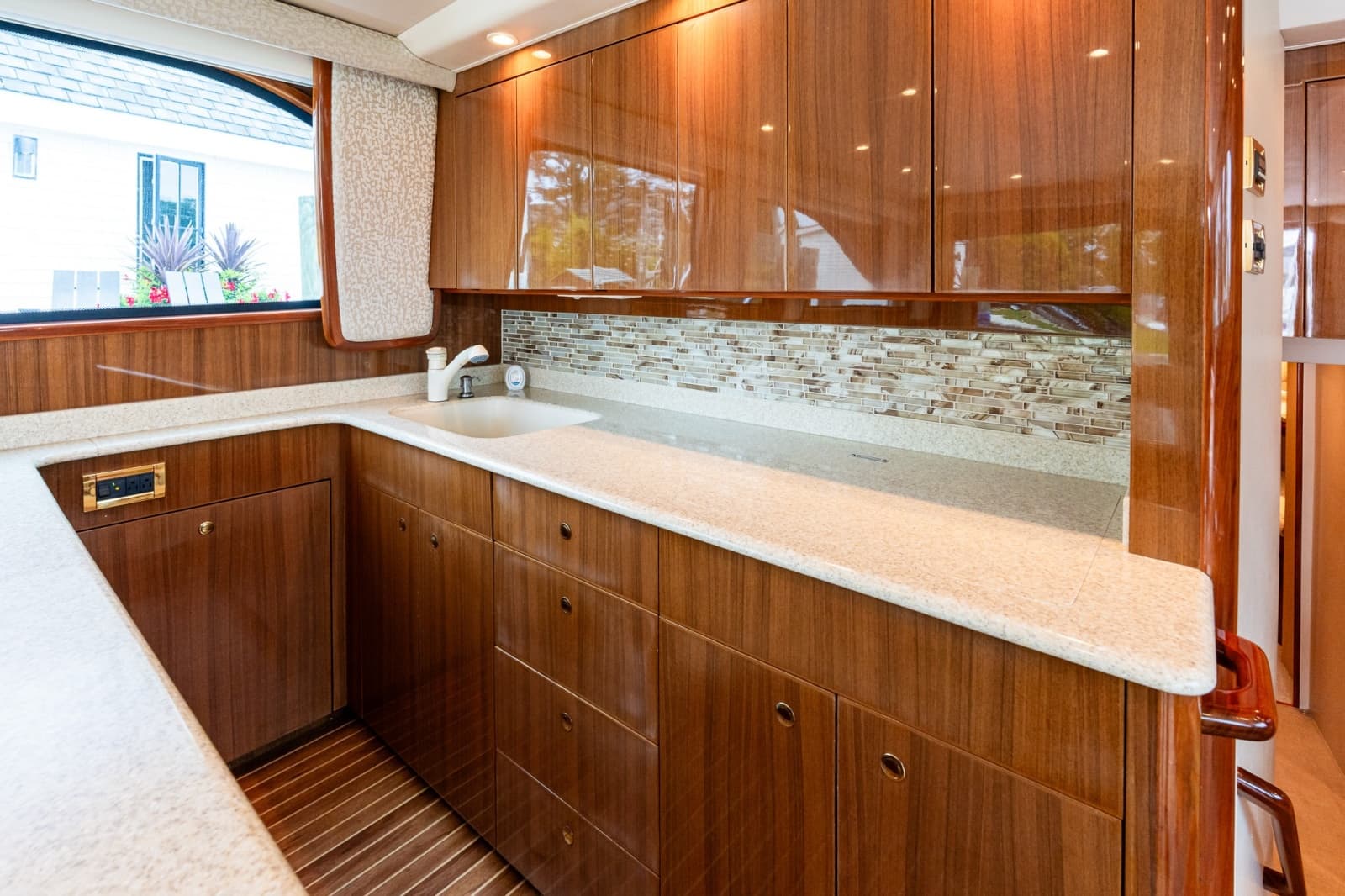 2007 Viking 48 Convertible - Photo 61