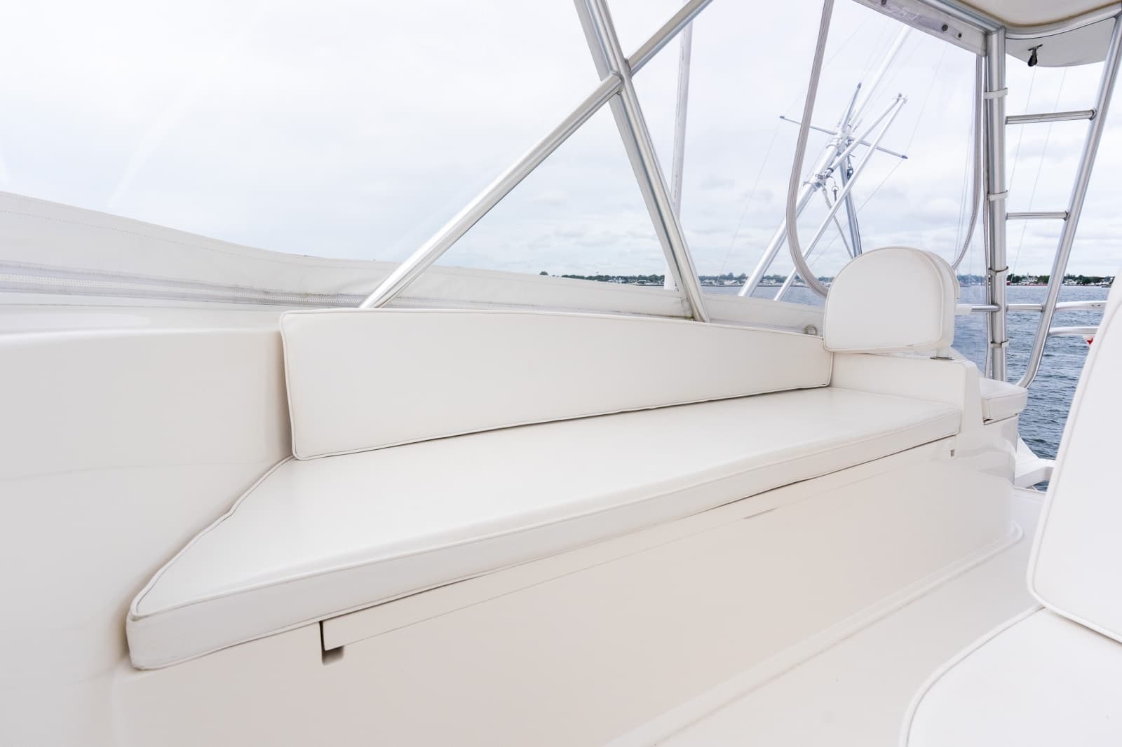 2007 Viking 48 Convertible - Photo 34