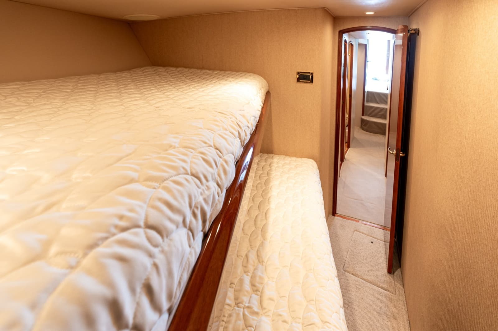 2007 Viking 48 Convertible - Photo 48