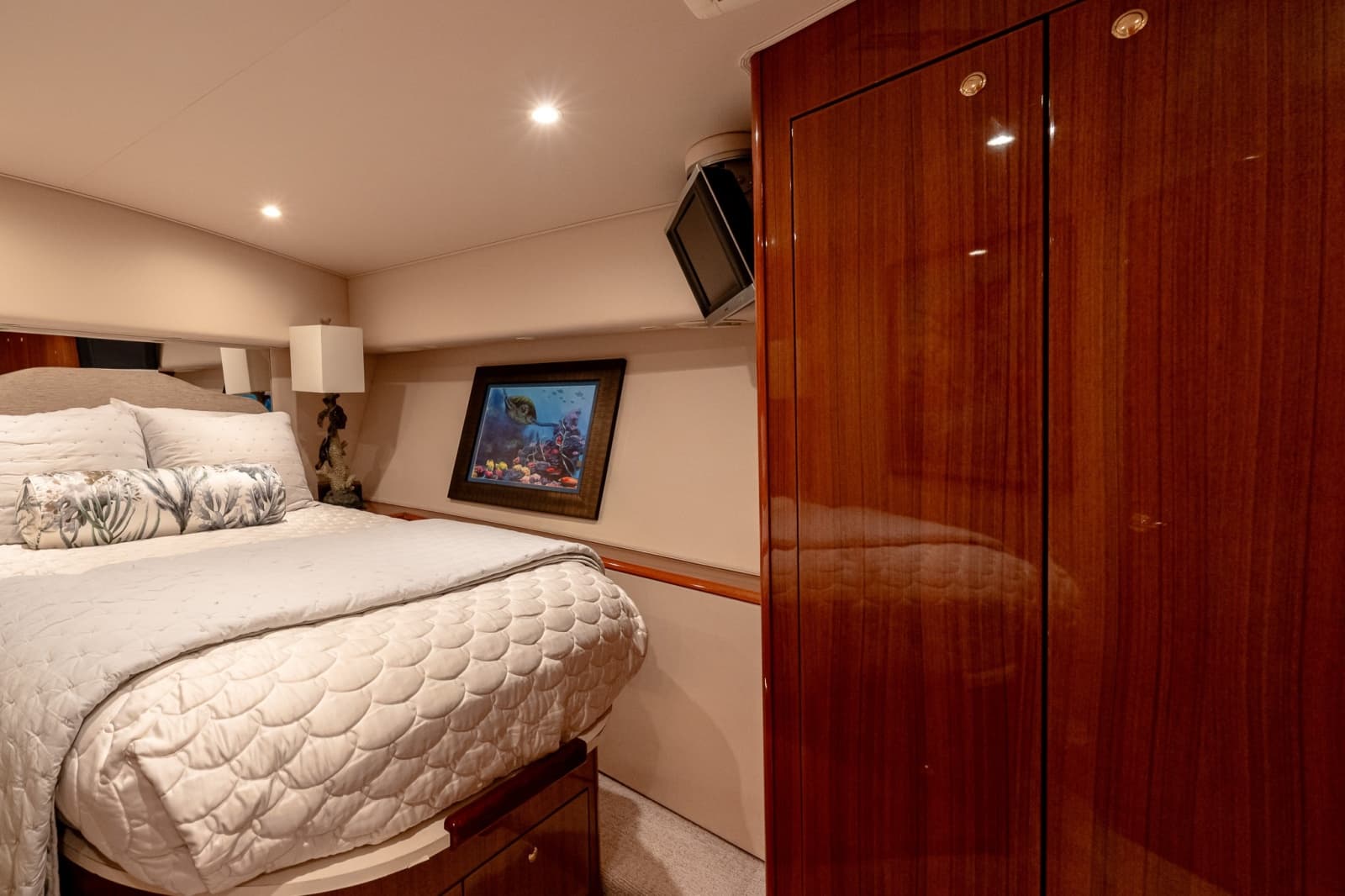 2007 Viking 48 Convertible - Photo 41
