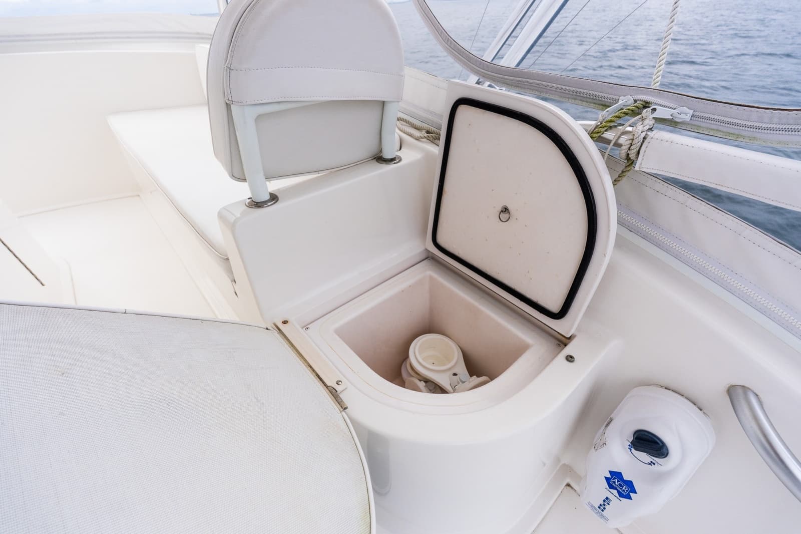 2007 Viking 48 Convertible - Photo 39