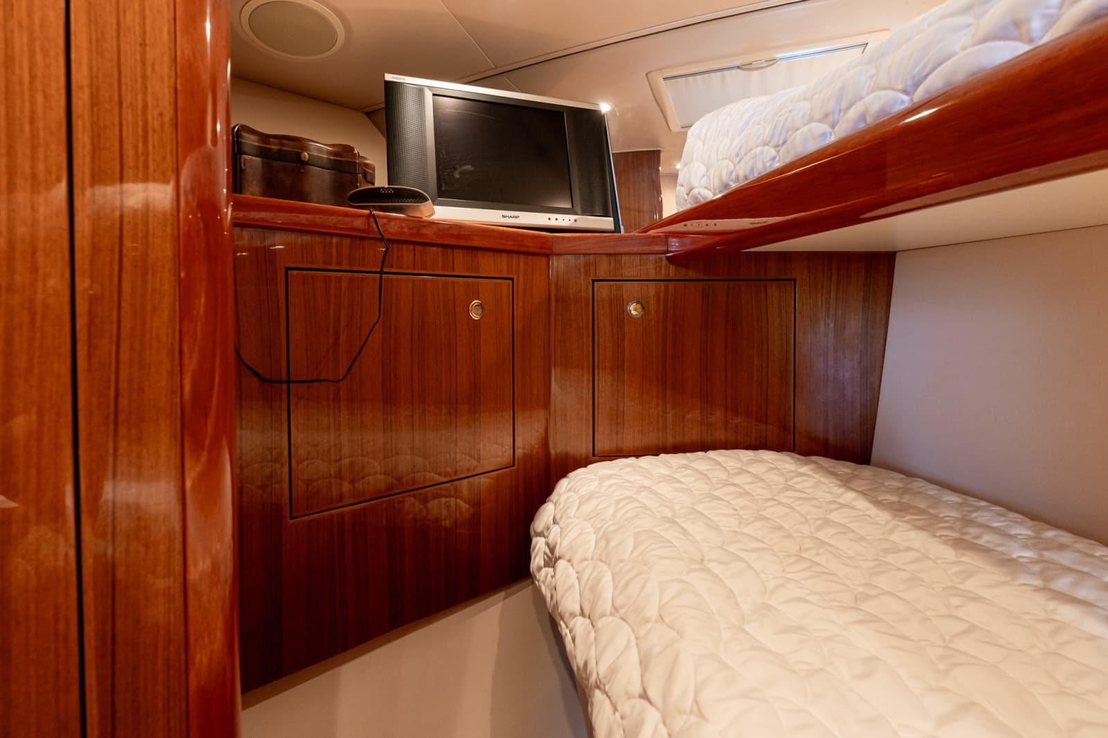 2007 Viking 48 Convertible - Photo 47