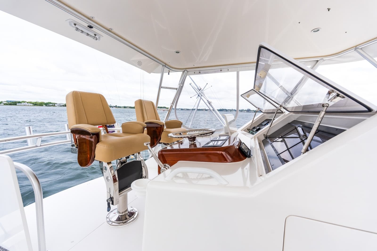 2007 Viking 48 Convertible - Photo 22
