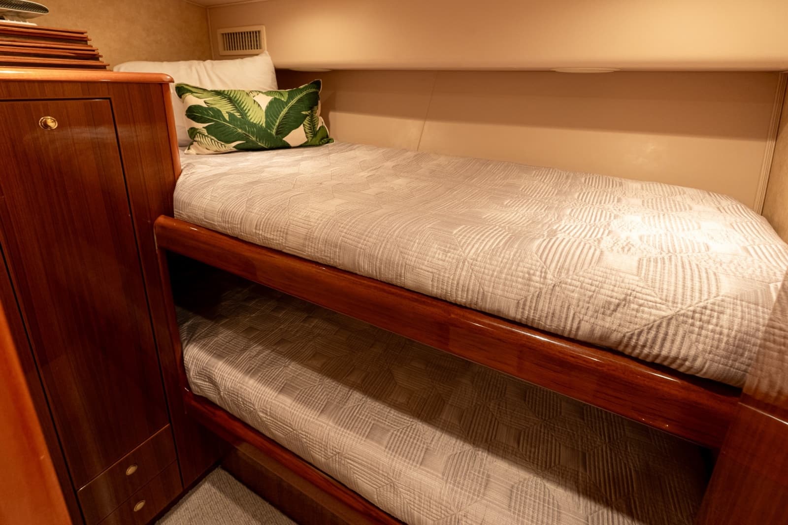 2007 Viking 48 Convertible - Photo 49